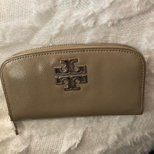 Tory Burch Britten Zip Continental Wallet